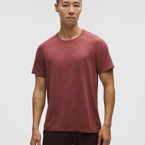 lululemon athletica Men's Burgundy Short Sleeve Tee